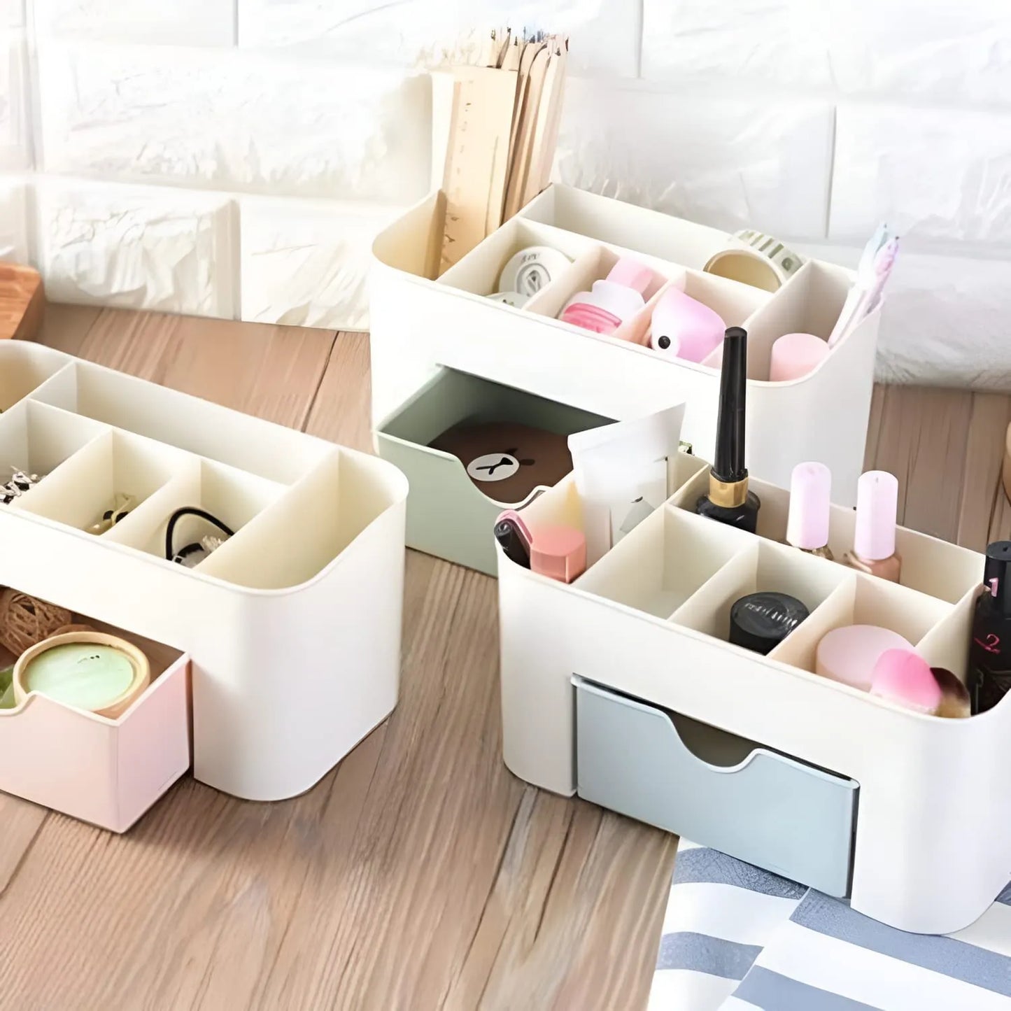 6 Slots And 1 Mini Drawer In This Beauty Organizer for Makeup Tools